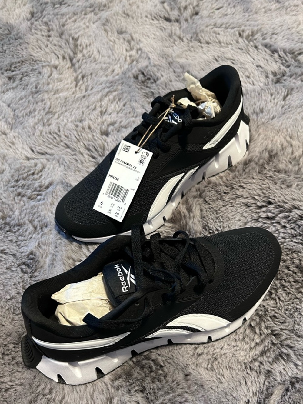NWT Reebok Kids Black and White Zig Dynamica 2.0 Sneakers. Never worn. - Picture 6 of 11